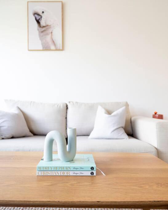 Spacious & Bright With Ocean Views Balcony Sydney