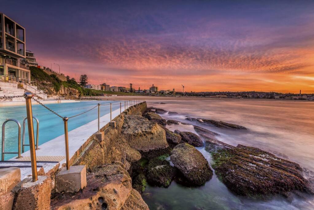 Spacious & Bright With Ocean Views Balcony